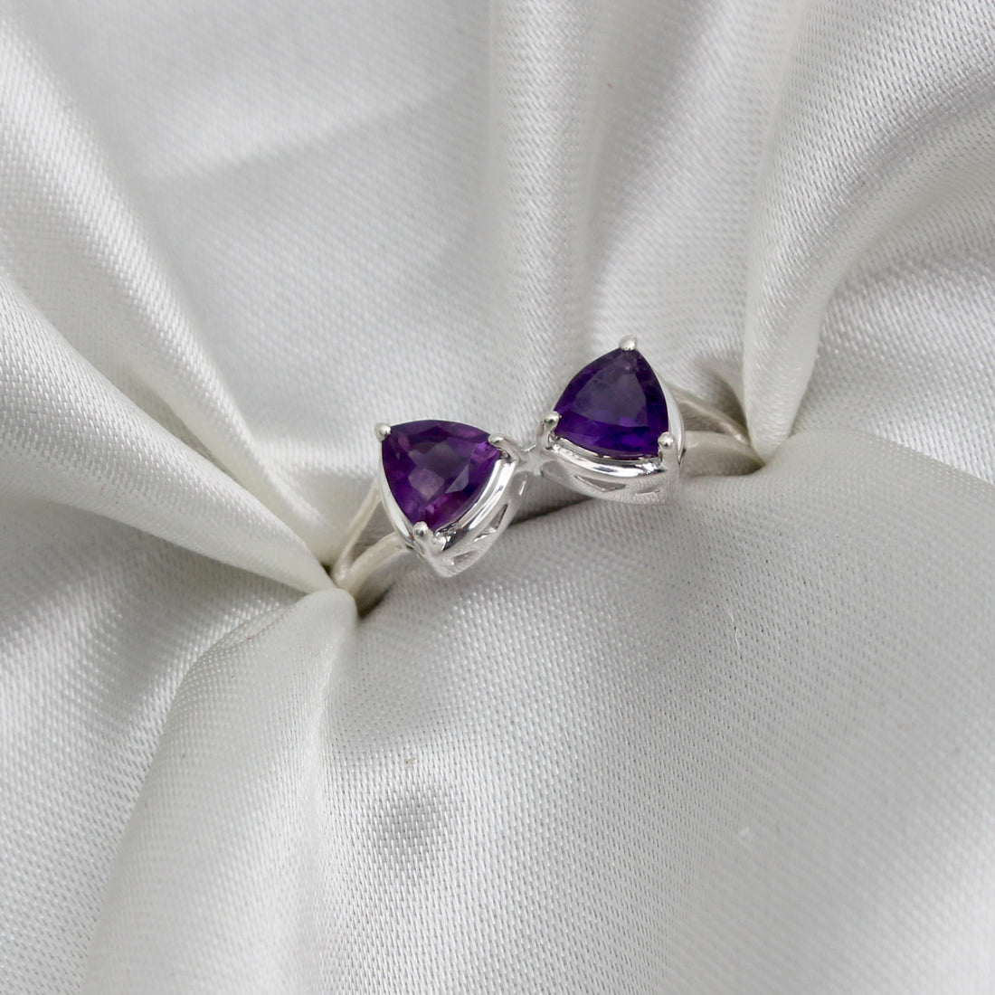 925 Sterling Silver Twin Trillion Cut Amethyst Ring – Elegant Bow Design