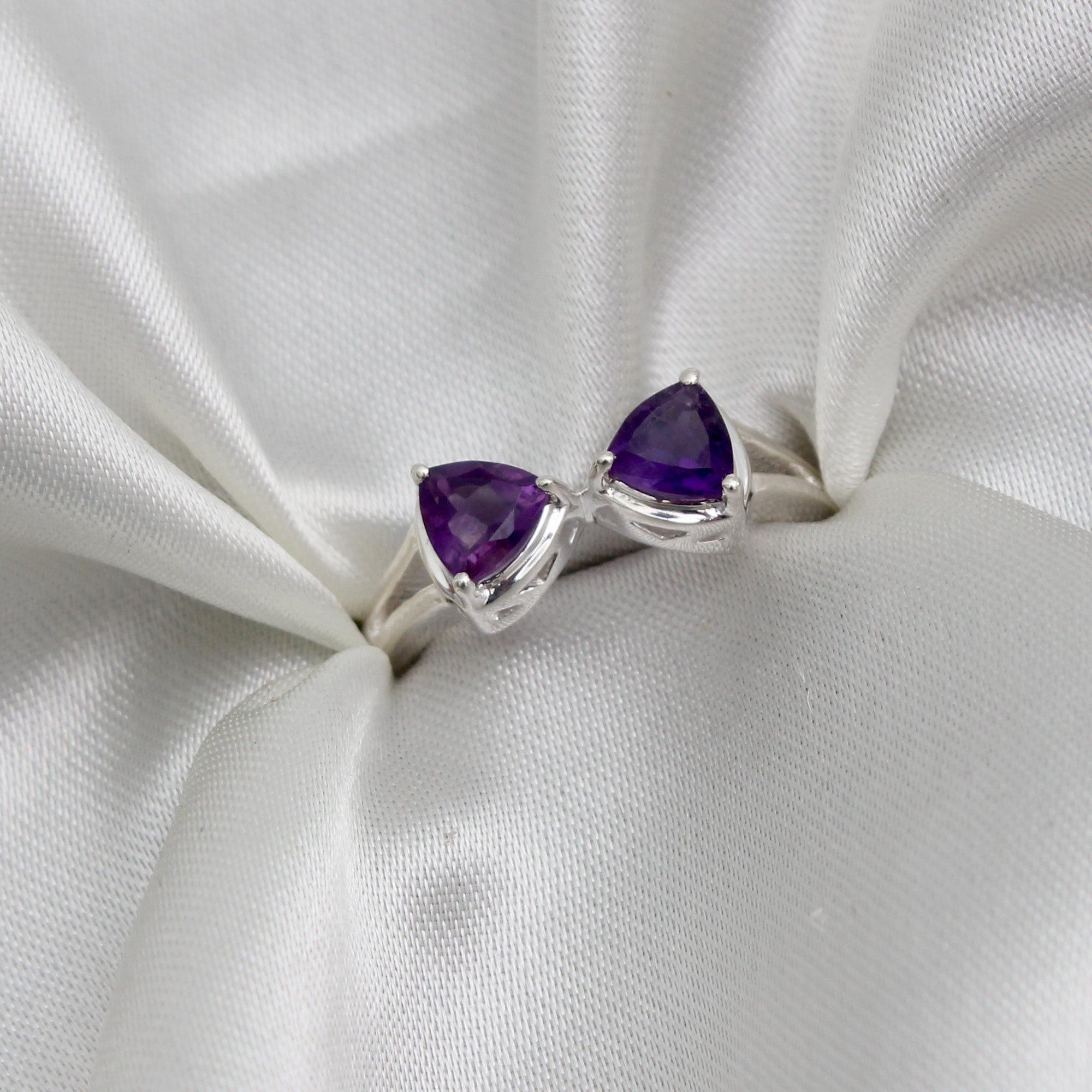 925 Sterling Silver Twin Trillion Cut Amethyst Ring – Elegant Bow Design