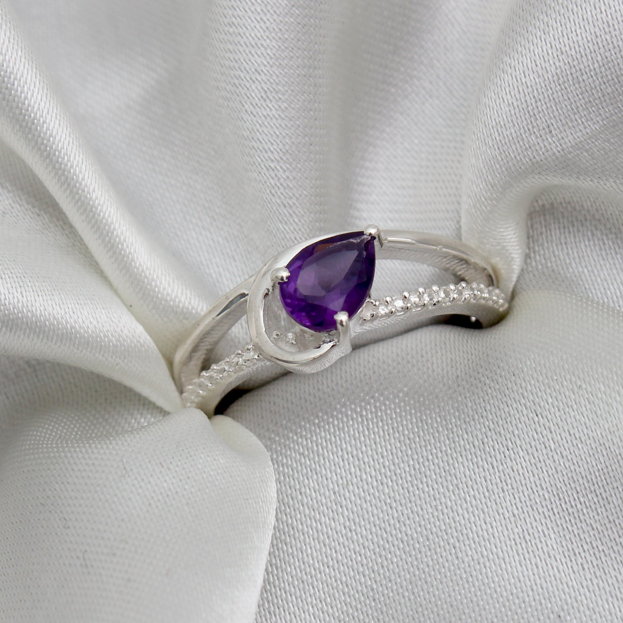 925 Sterling Silver Pear-Shaped Amethyst Ring – Modern Loop Design