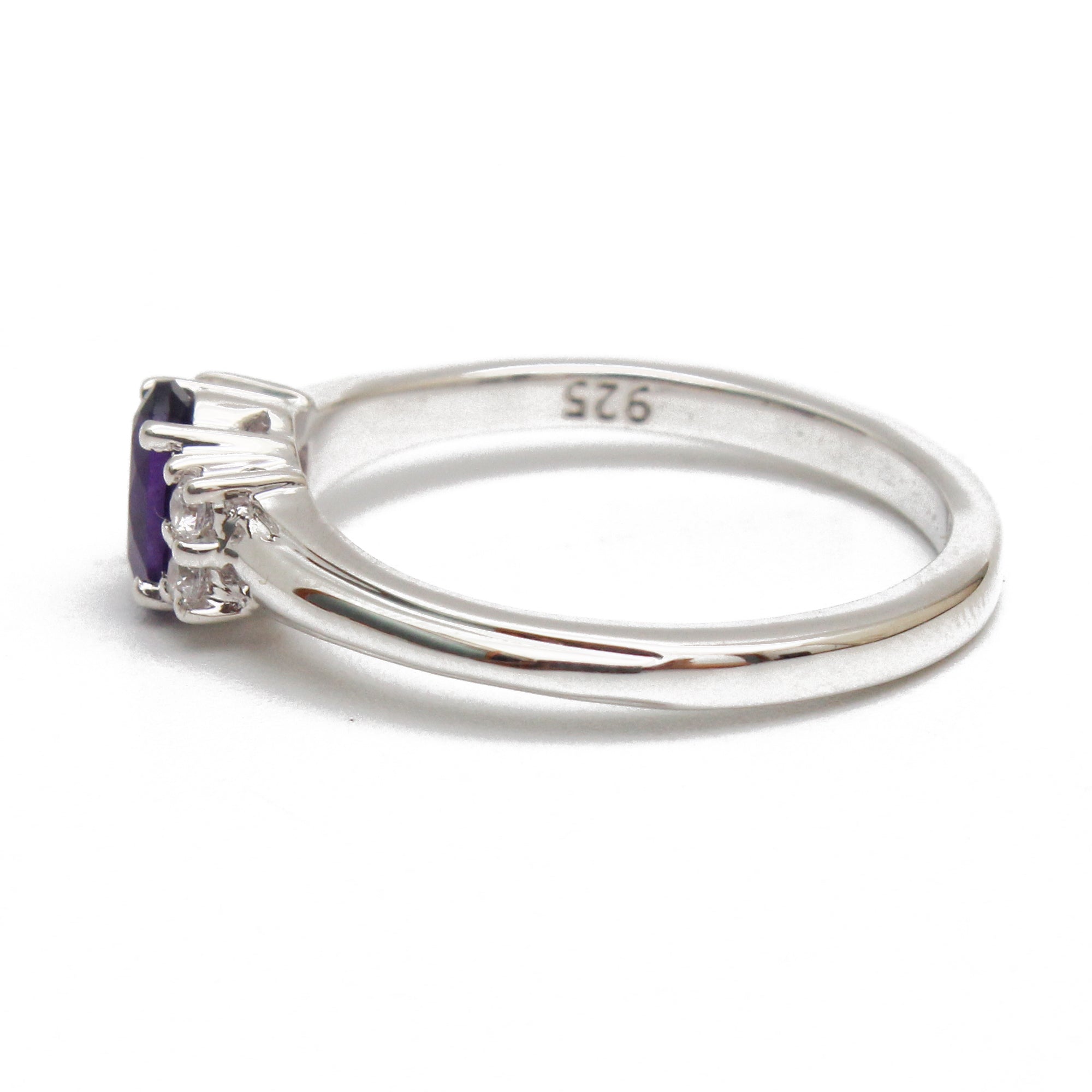Minimalist Oval Amethyst Ring