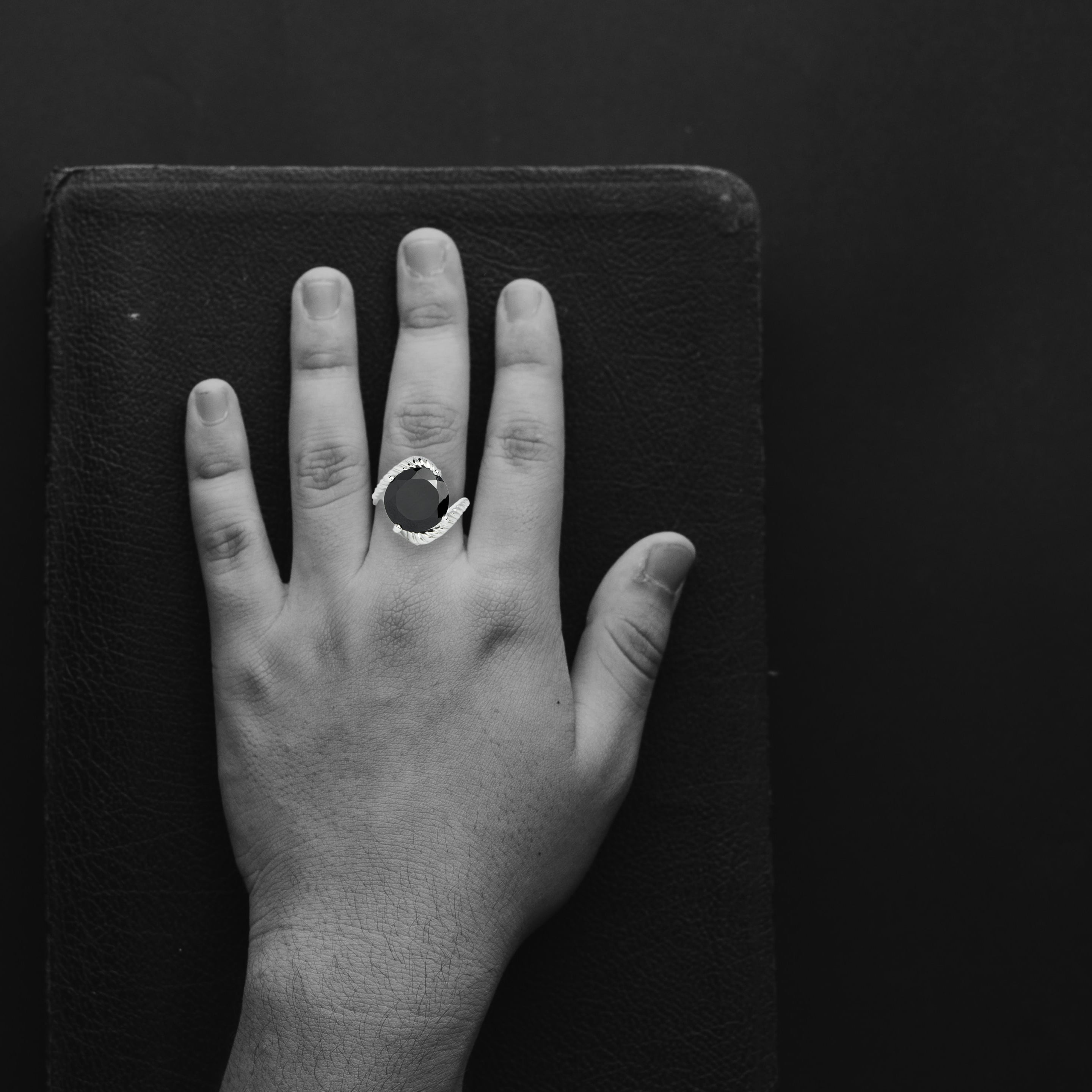 Exquisite Black Spinel Round Gemstone Ring