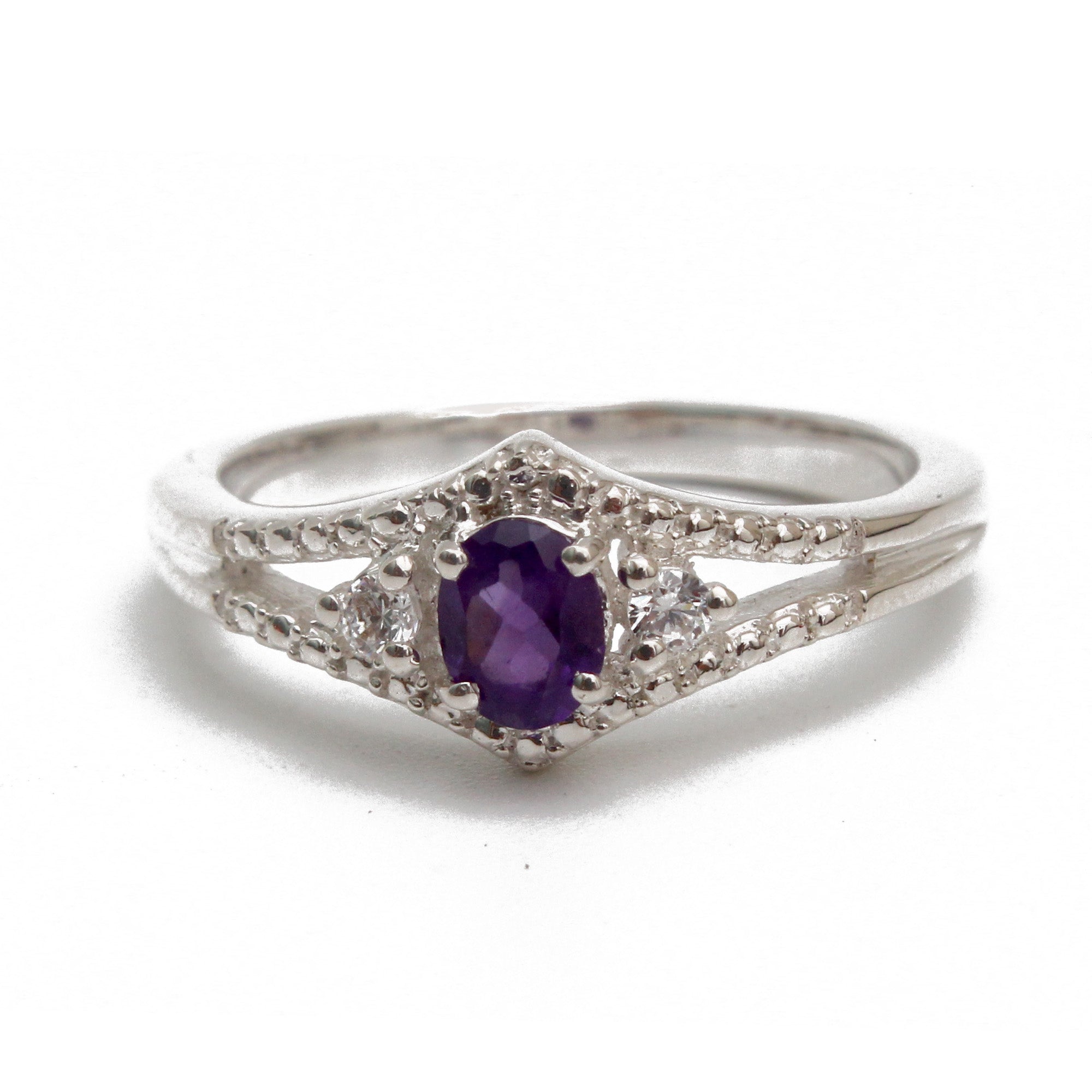925 Sterling Silver Oval Amethyst Ring – Vintage-Inspired Design
