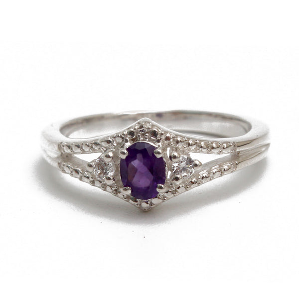 925 Sterling Silver Oval Amethyst Ring – Vintage-Inspired Design