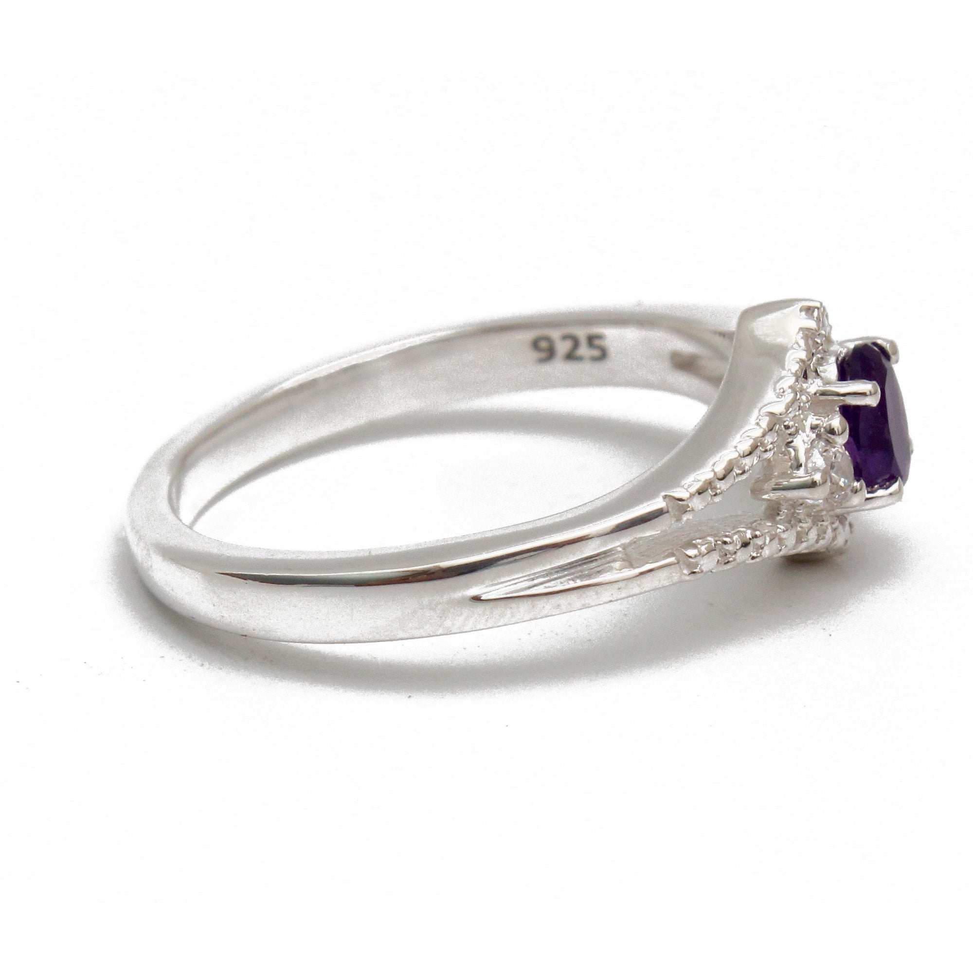 925 Sterling Silver Oval Amethyst Ring – Vintage-Inspired Design