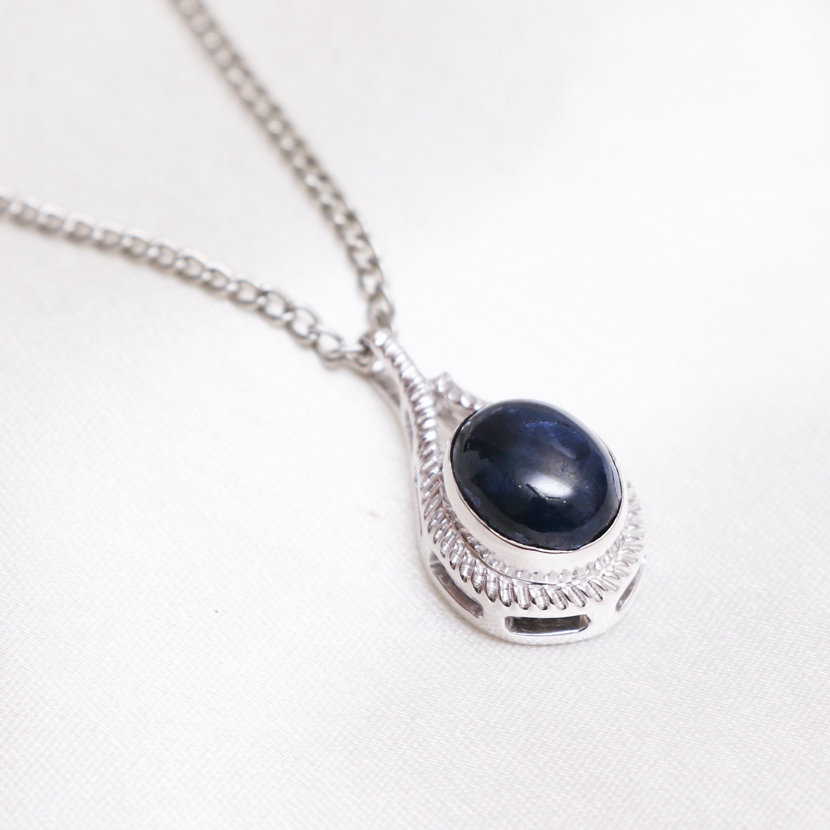 Natural Blue Sapphire Pendant
