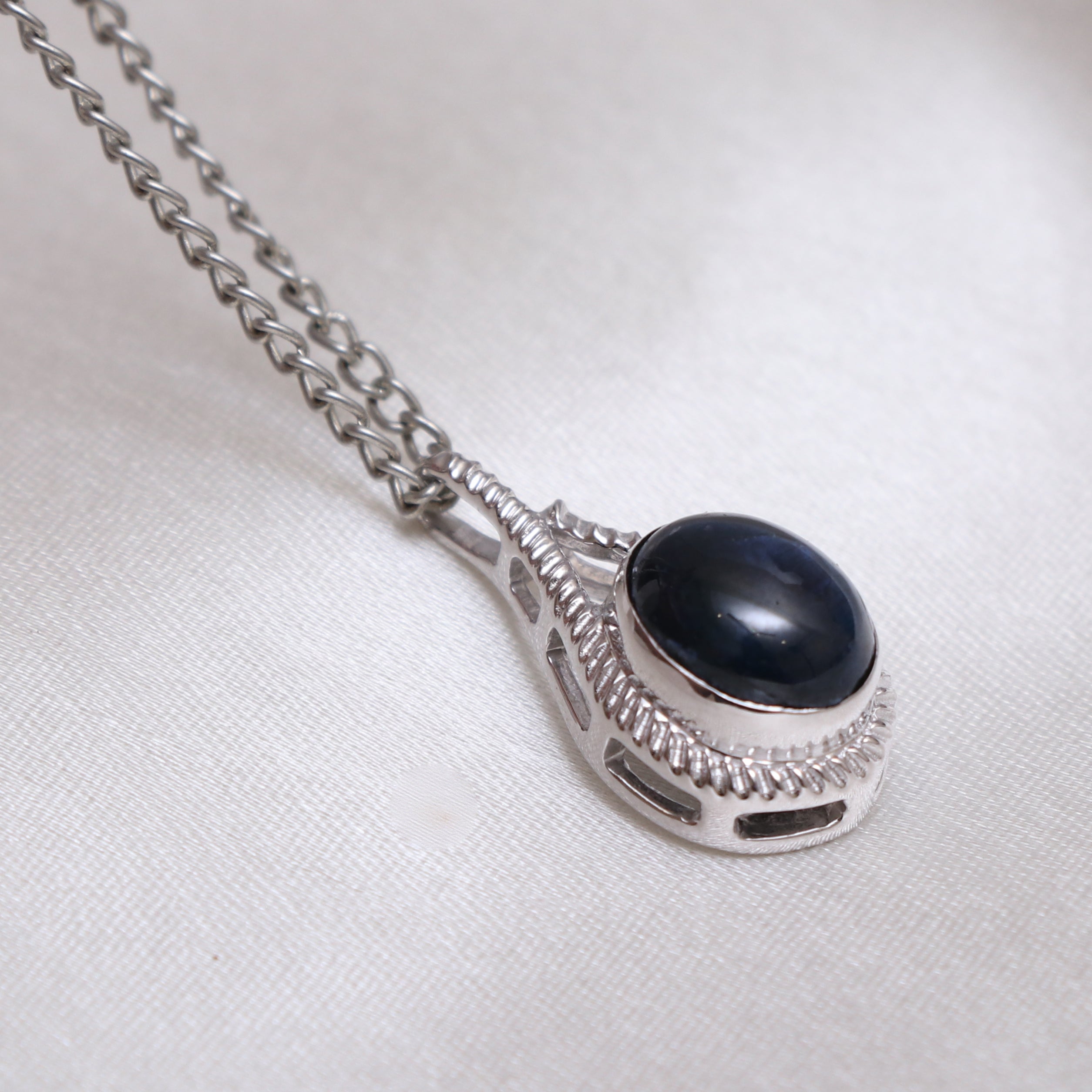 Natural Blue Sapphire Pendant