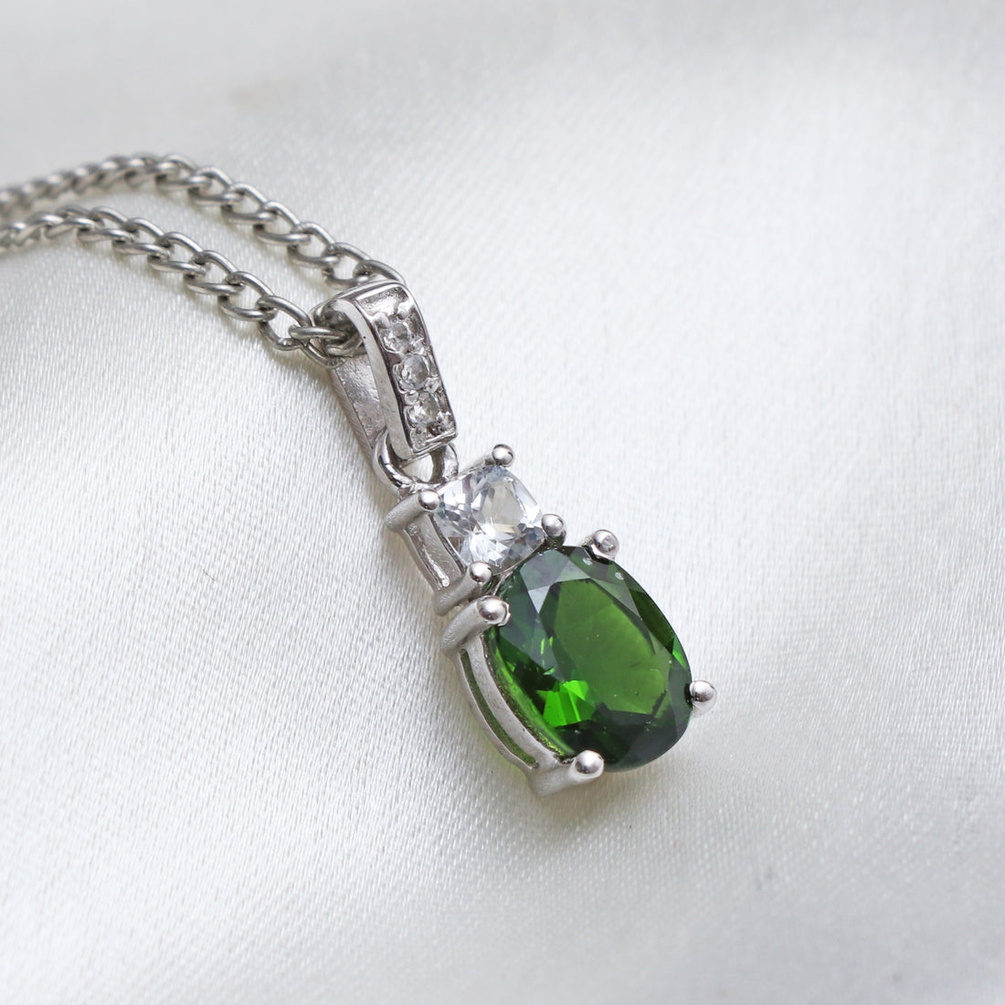Chrome Diopside Pendant With Chain