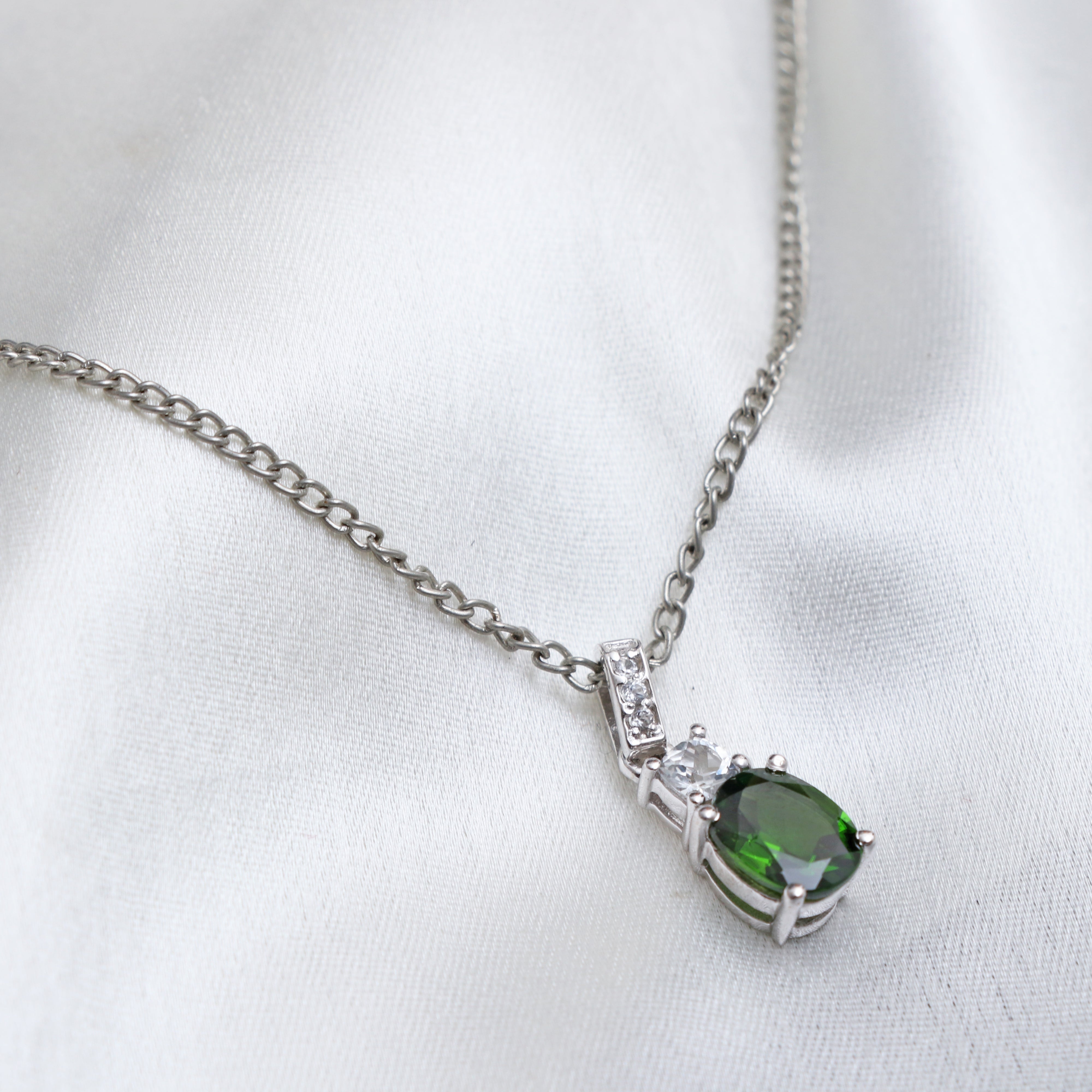 Chrome Diopside Pendant With Chain