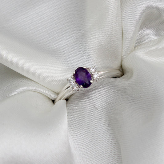 Minimalist Oval Amethyst Ring
