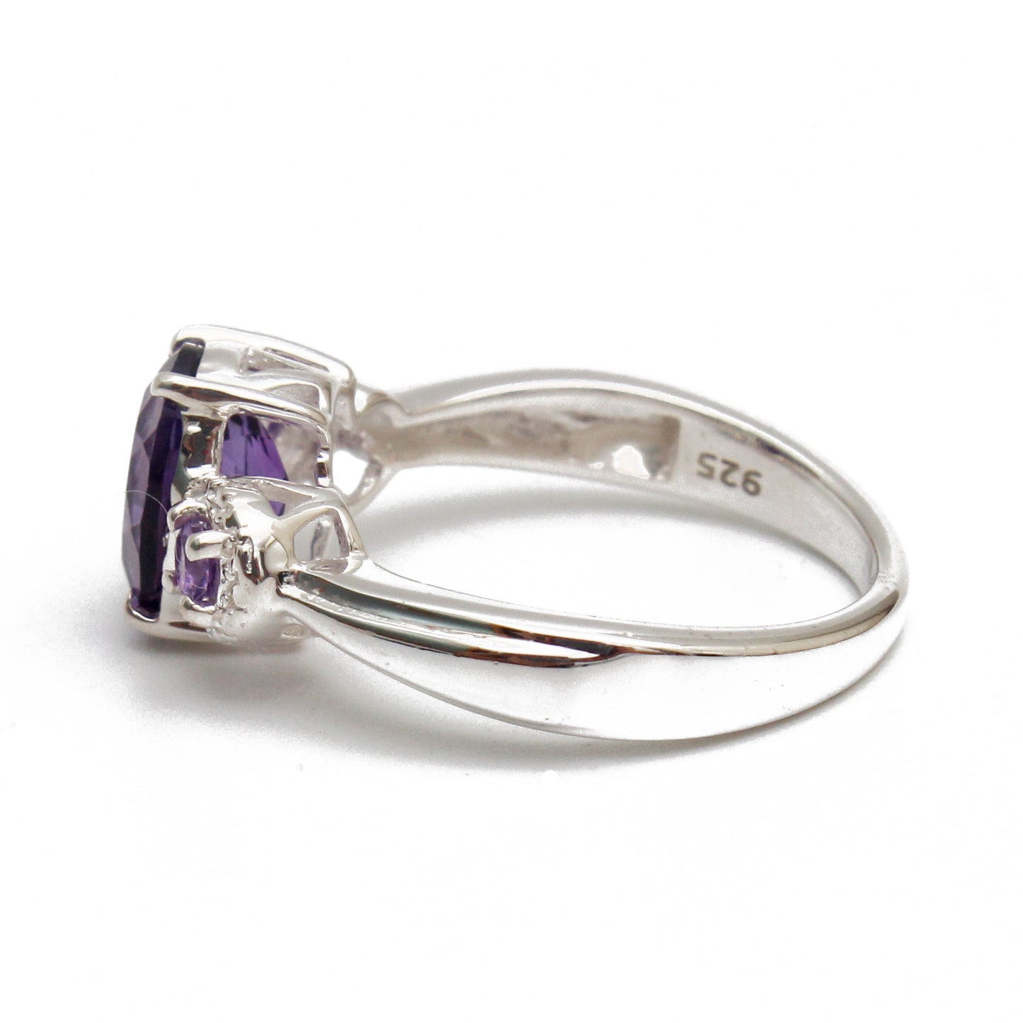 Stunning Amethyst Silver Ring Oval-Round Stone