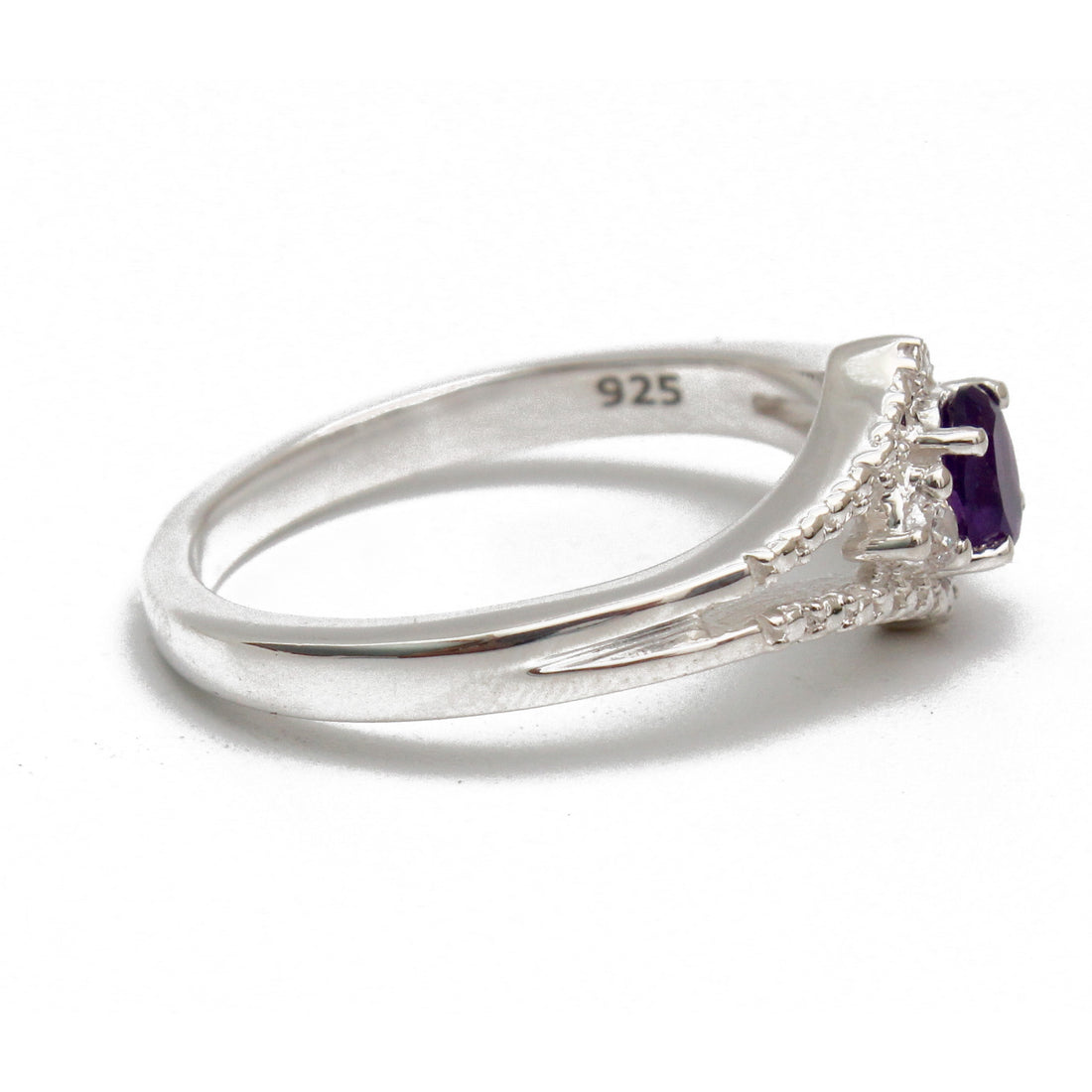 925 Sterling Silver Oval Amethyst Ring – Vintage-Inspired Design