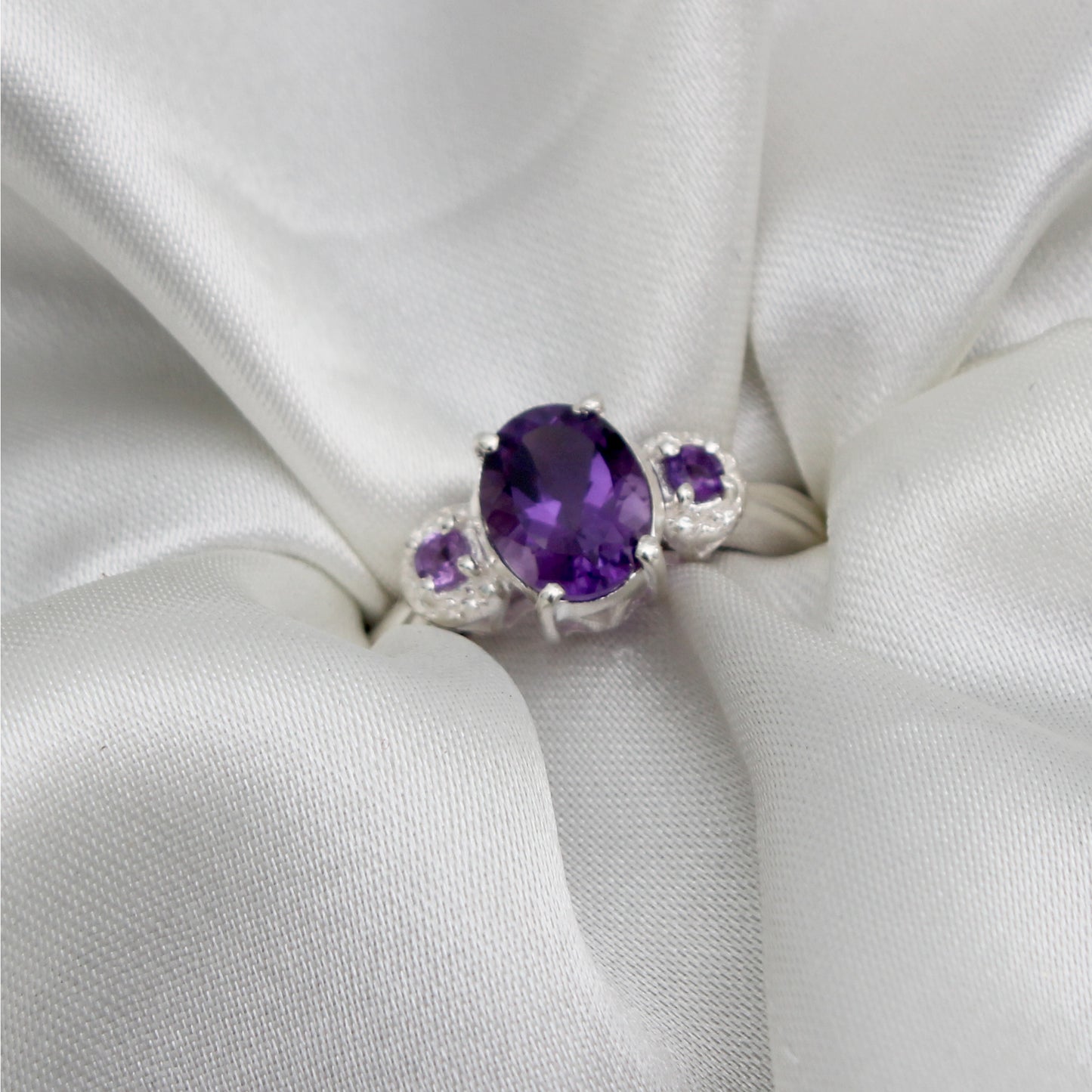 Stunning Amethyst Silver Ring Oval-Round Stone
