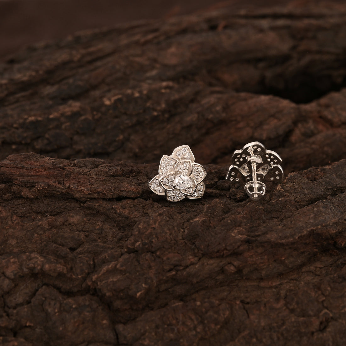 Elegant Floral Design Stud Earrings
