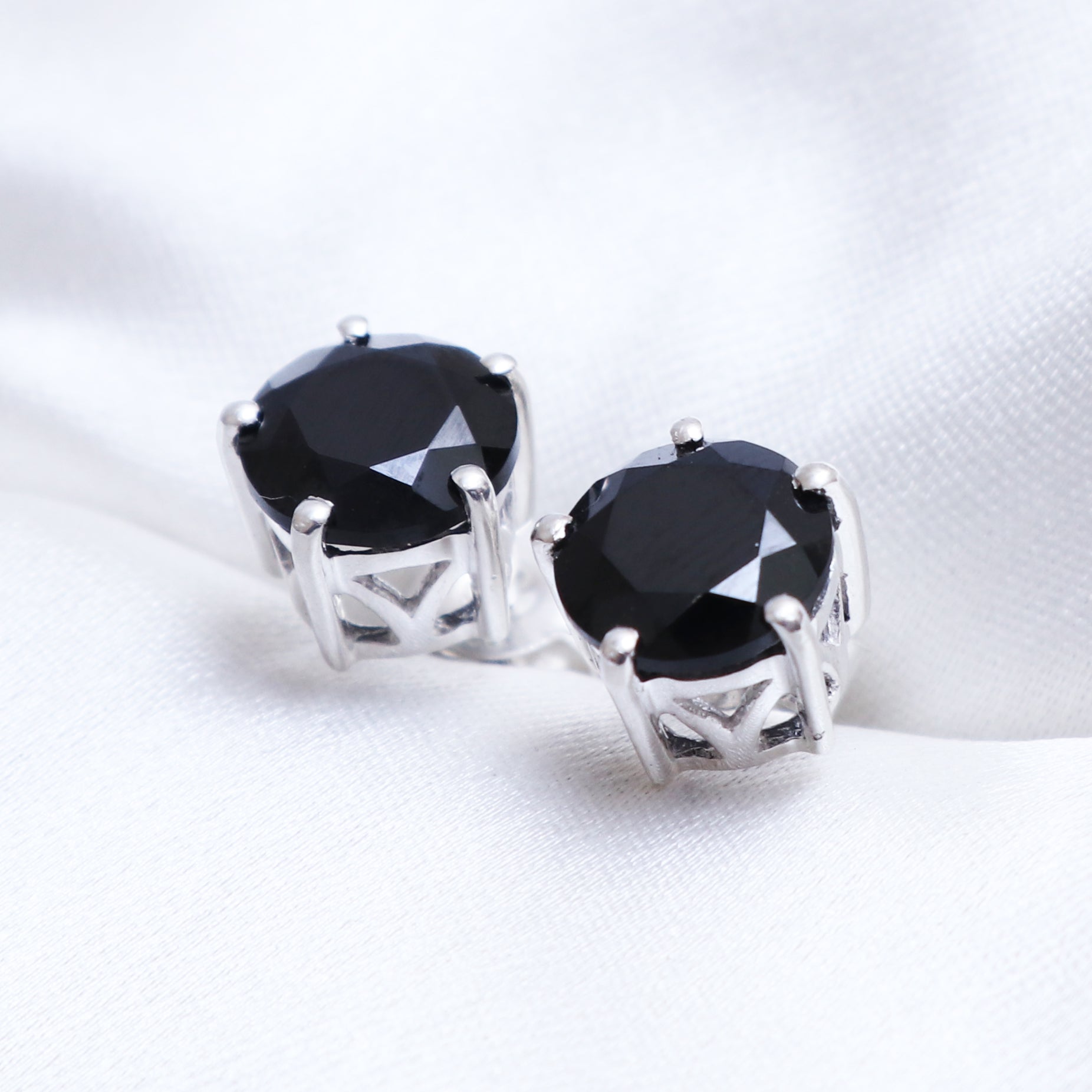 5 Prong Natural Black Spinel Round Stud Earring