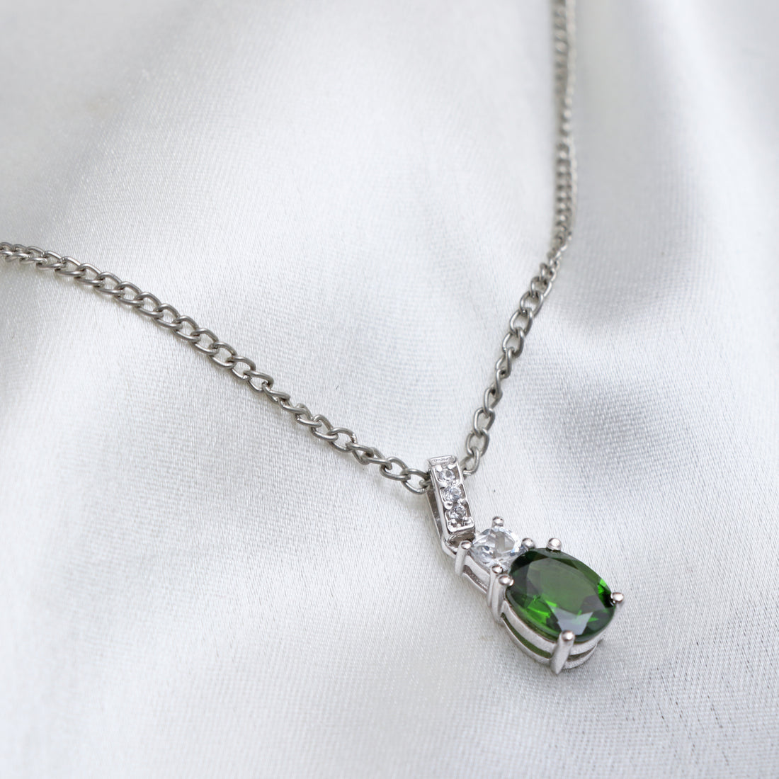 Chrome Diopside Pendant With Chain