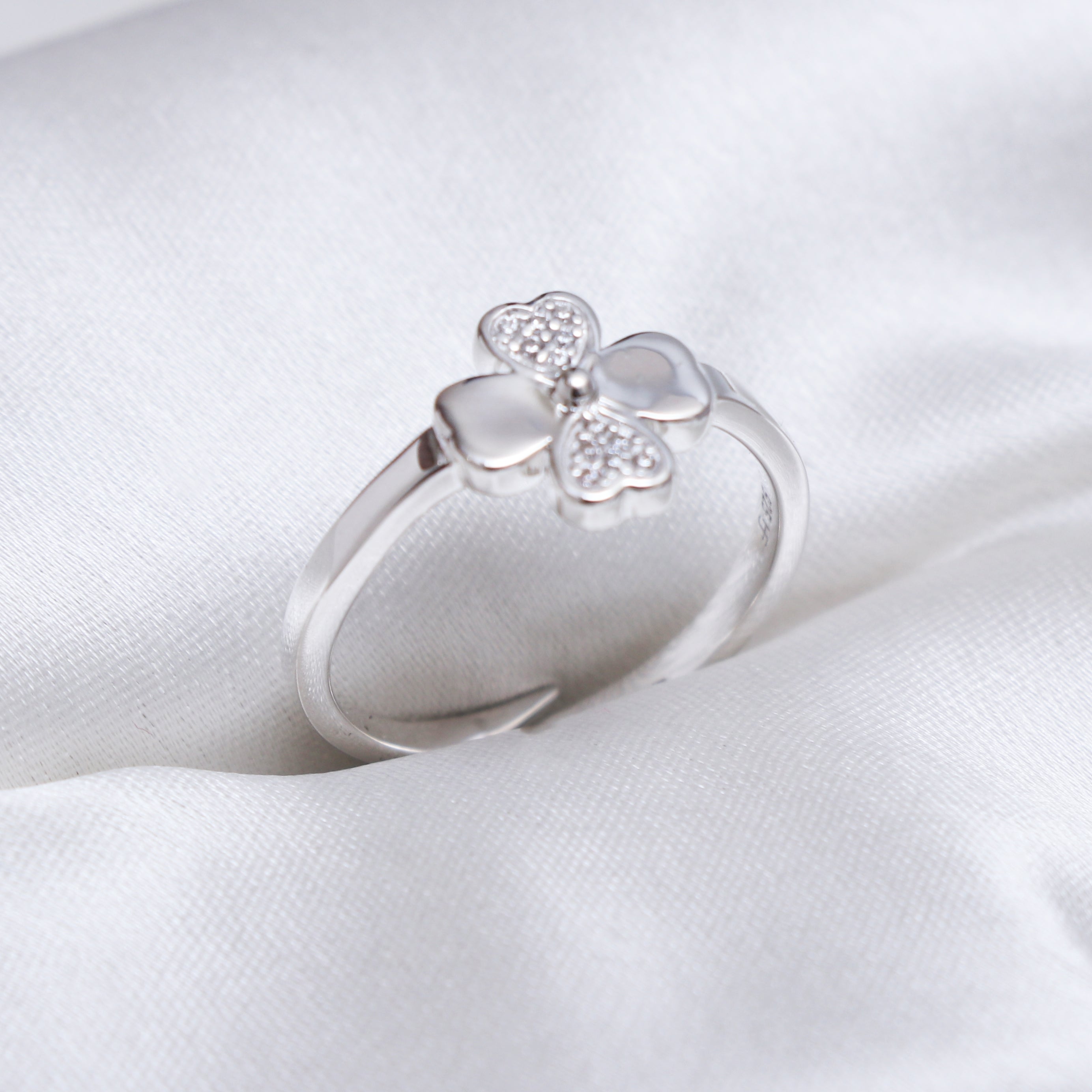 Floral Design White Gemstone Adjustable Ring